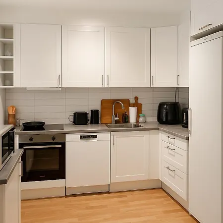 3bedroom, 82sq M Apt, Newly Renovated *