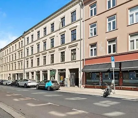 3bedroom, 82sq M Apt, Newly Renovated