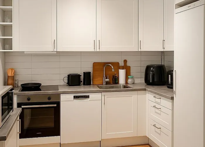 3bedroom, 82sq M Apt, Newly Renovated *