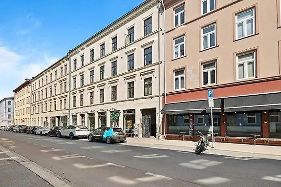 3bedroom, 82sq M Apt, Newly Renovated